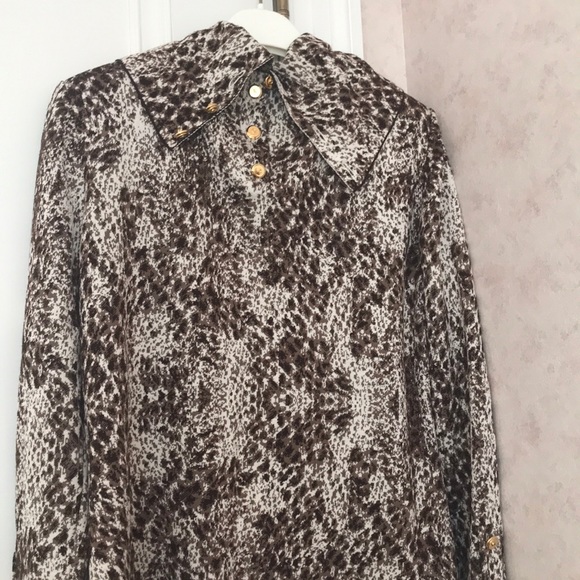 Skirt and sweater only worn once euc no flaws etc - Picture 3 of 6